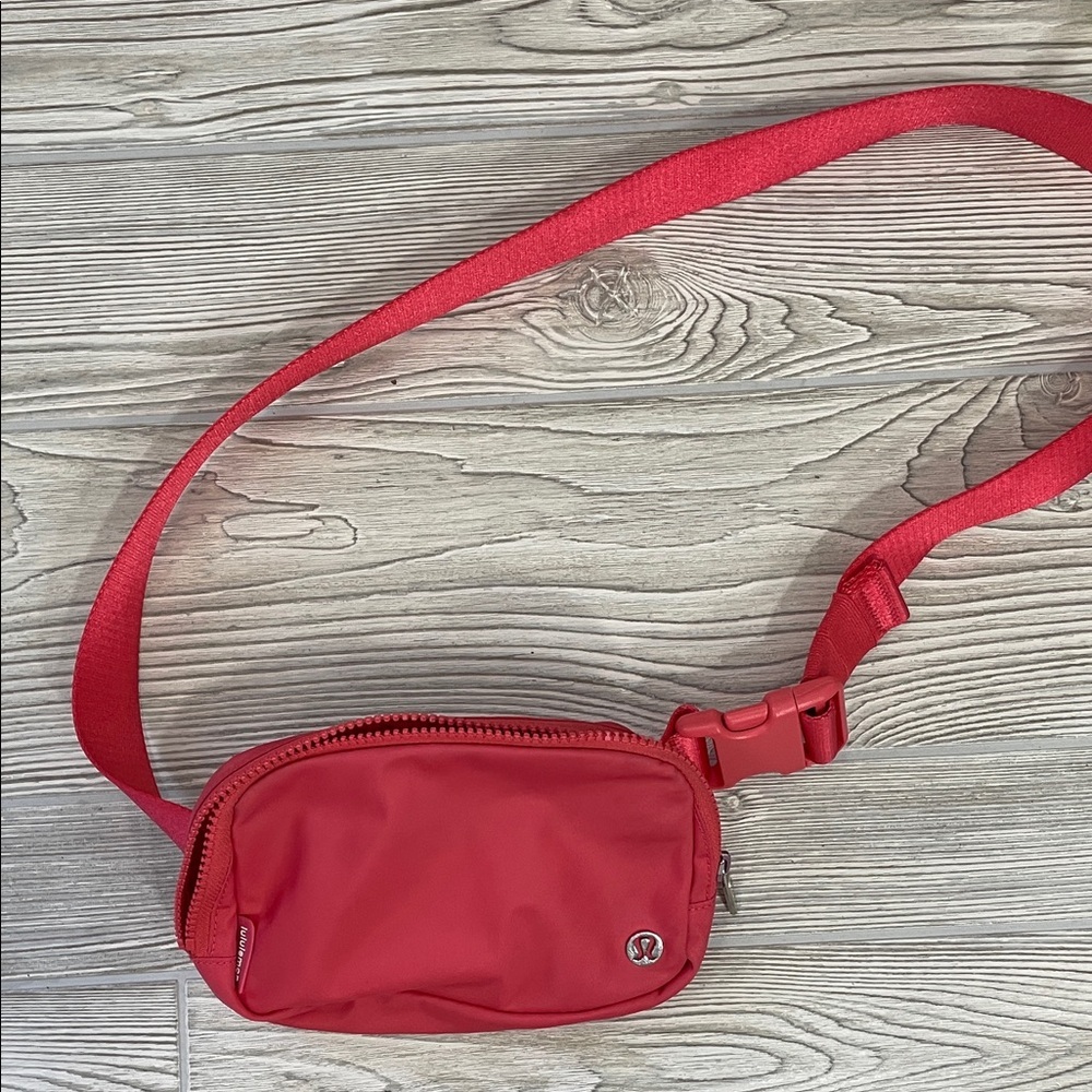Lululemon Everywhere Belt Bag